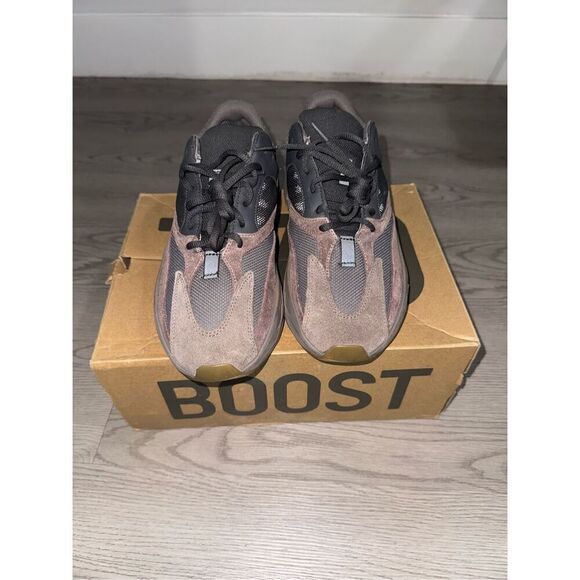 Yeezy Boost 700 Mauve
